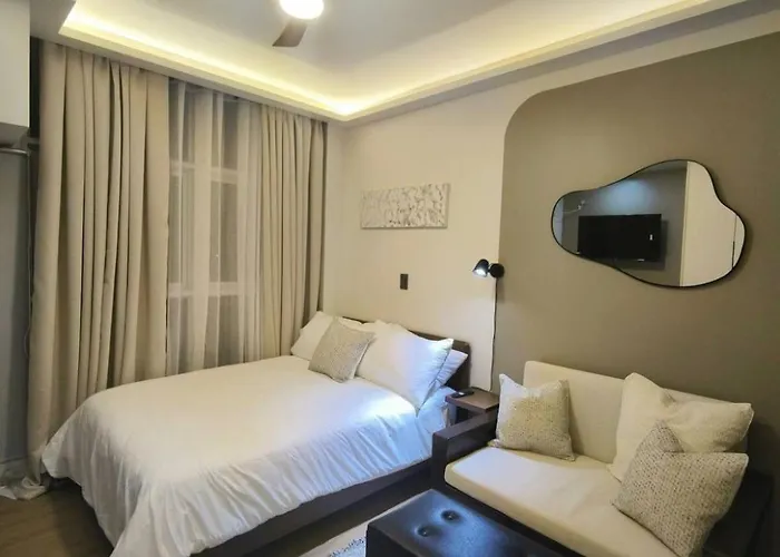 Modern Cosy In Makati - The Linear Manila