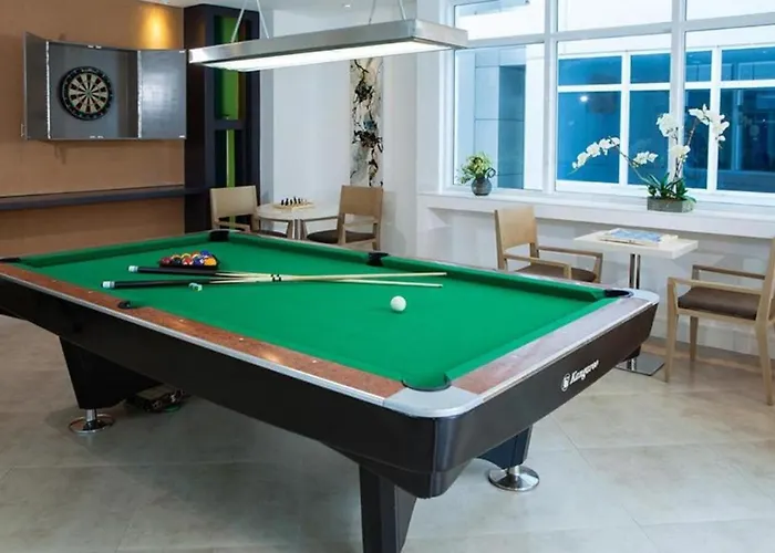 Modern Cosy In Makati - The Linear Manila