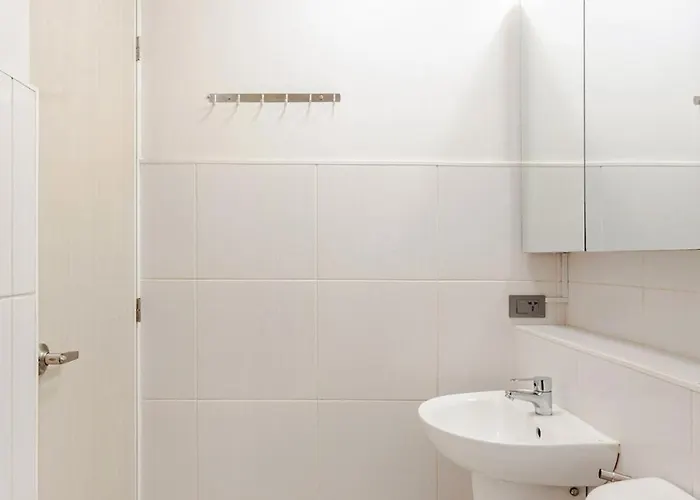 Modern Cosy In Makati - The Linear Apartment Manila